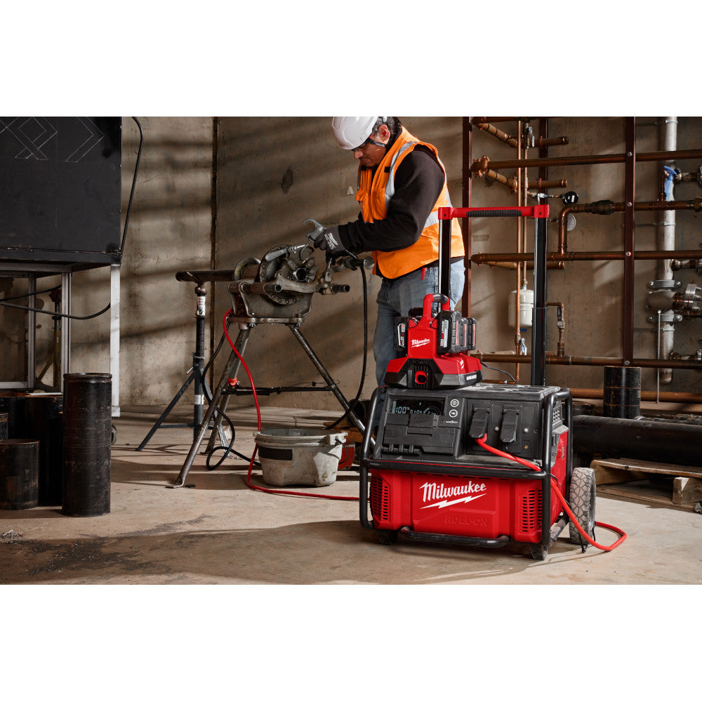 Milwaukee 3300R ROLL-ON PACKOUT 7200W/3600W 2.5kWh Battery Station Power Supply